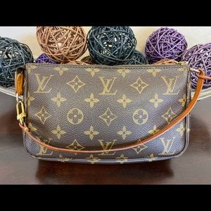 ***SOLD*** AUTHENTIC LV Pochette Accessoires